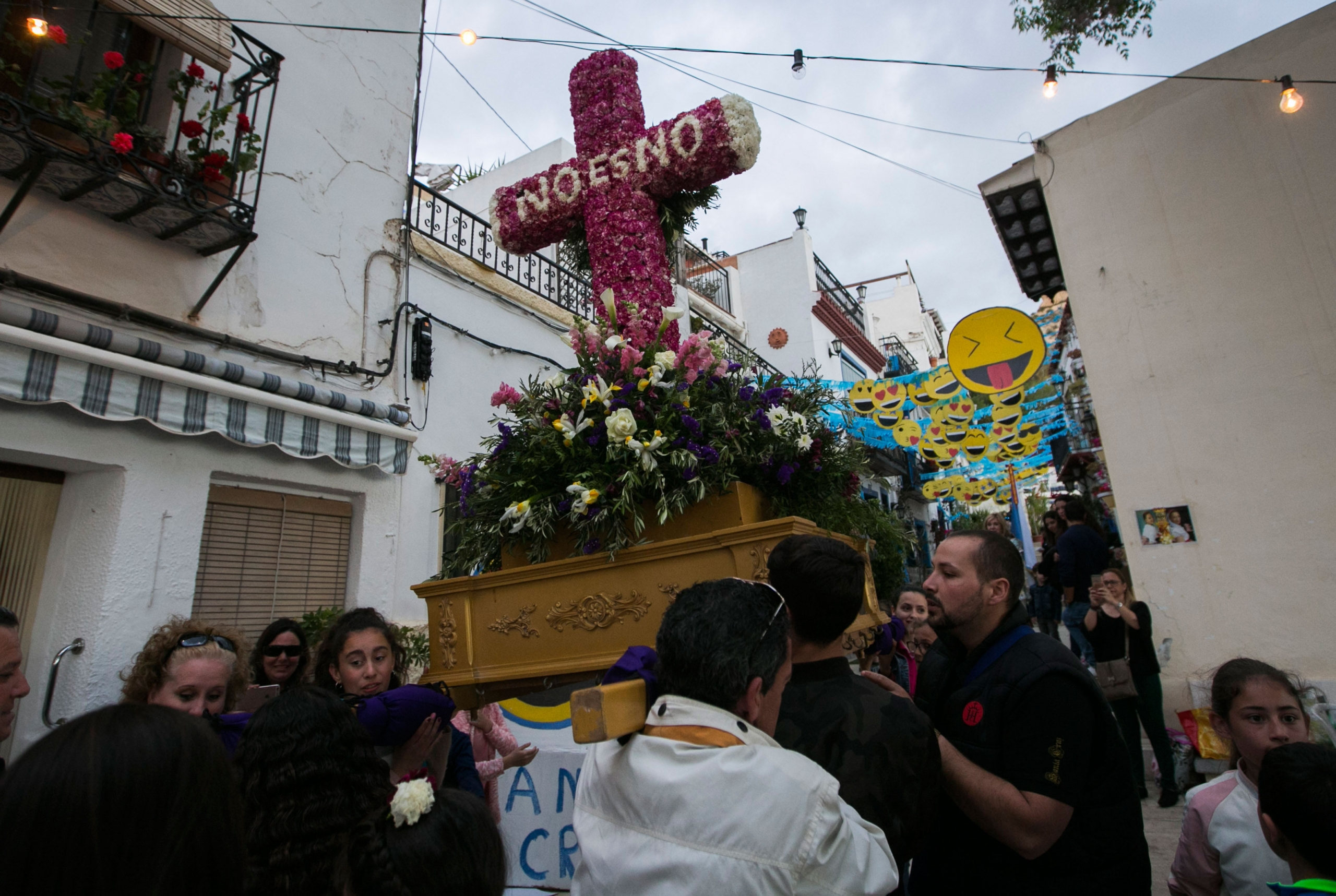 Cruces de Mayo barrio Santa Cruz. /Rafa Arjones